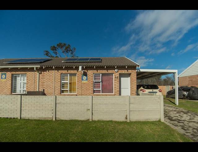 2 BEDROOM TOWNHOUSE FOR SALE IN FAIRVIEW